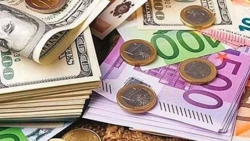 Altin Dolar Ve Euro Arasinda Nas